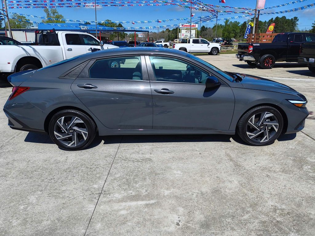2025 Hyundai Elantra Image 6