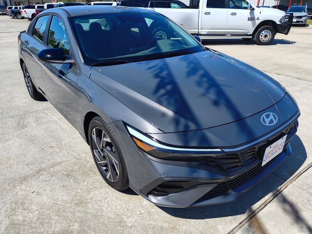 2025 Hyundai Elantra Image 7