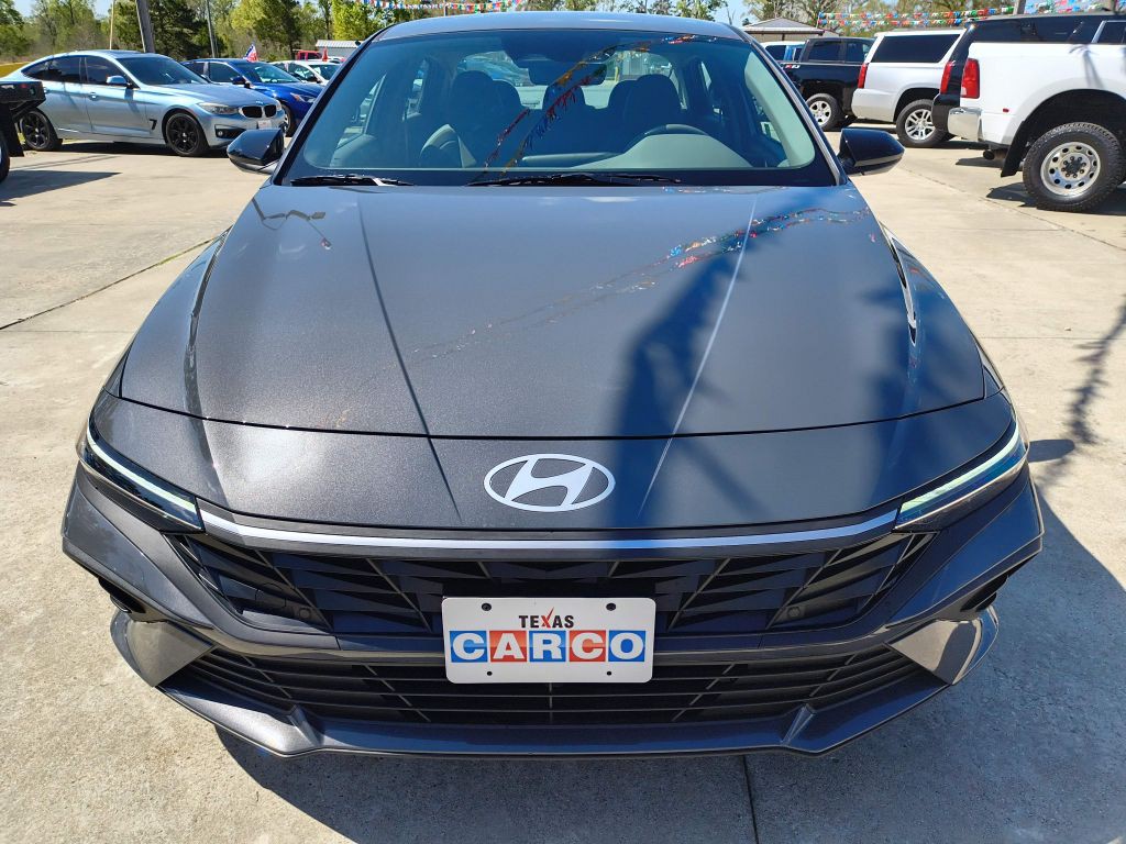 2025 Hyundai Elantra Image 8