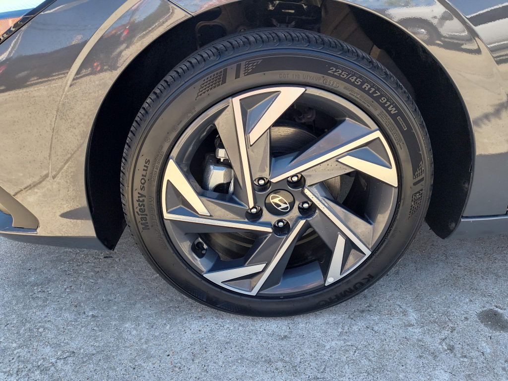 2025 Hyundai Elantra Image 9