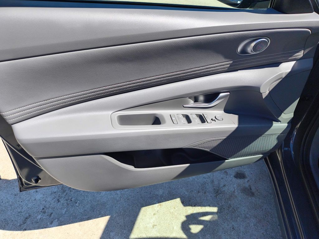 2025 Hyundai Elantra Image 11