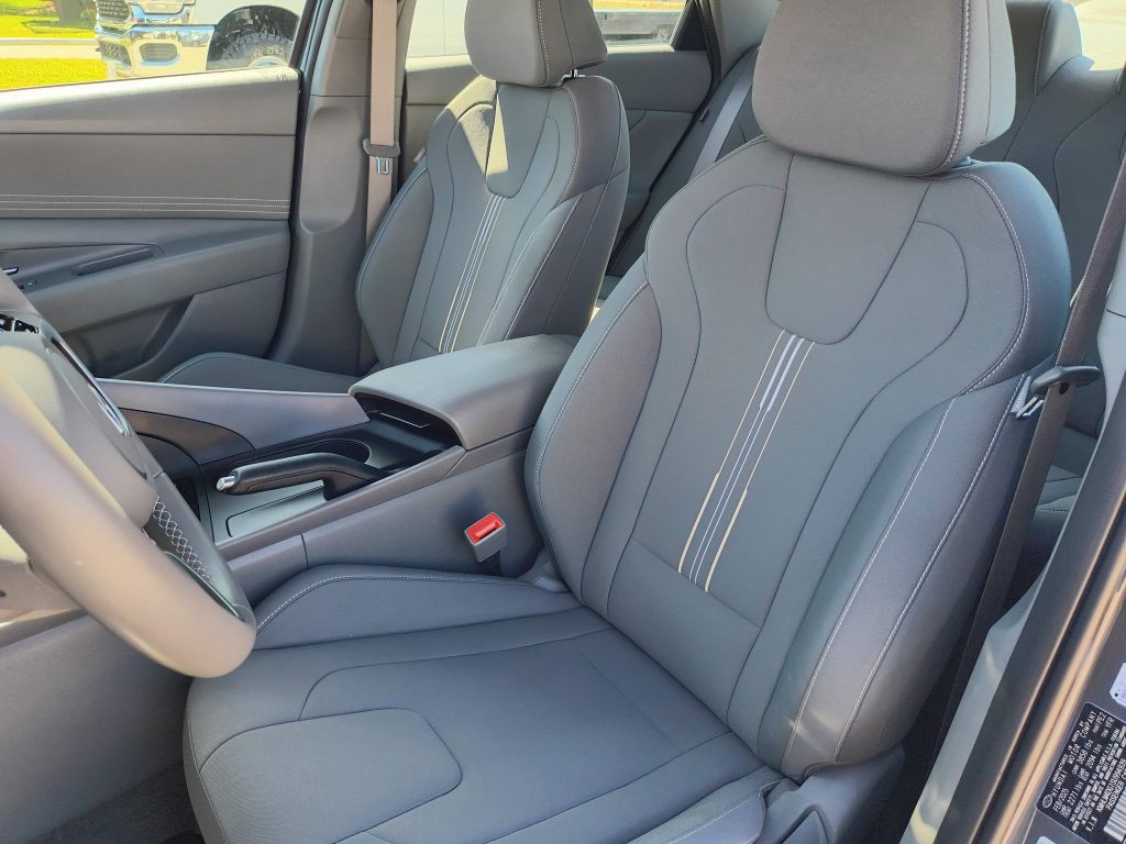 2025 Hyundai Elantra Image 13