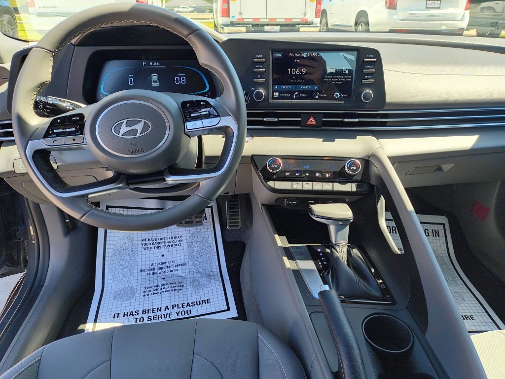 2025 Hyundai Elantra Image 14