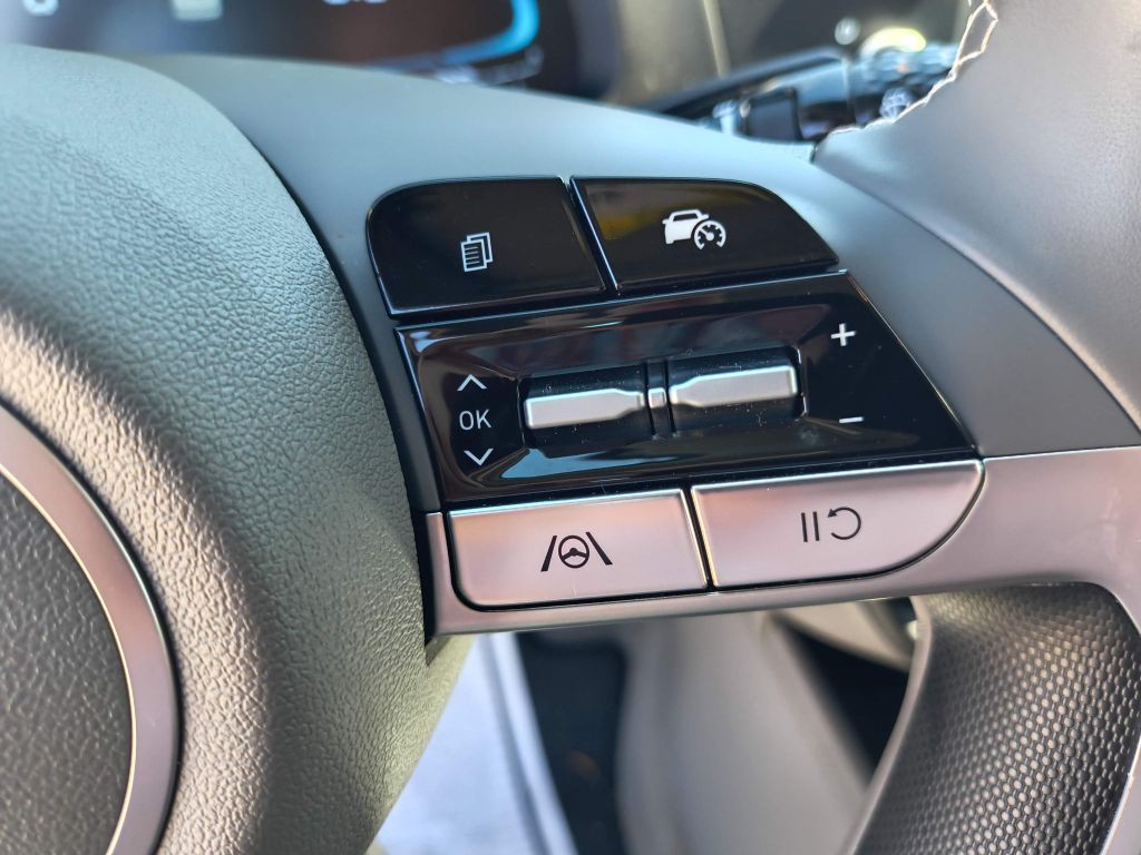 2025 Hyundai Elantra Image 16