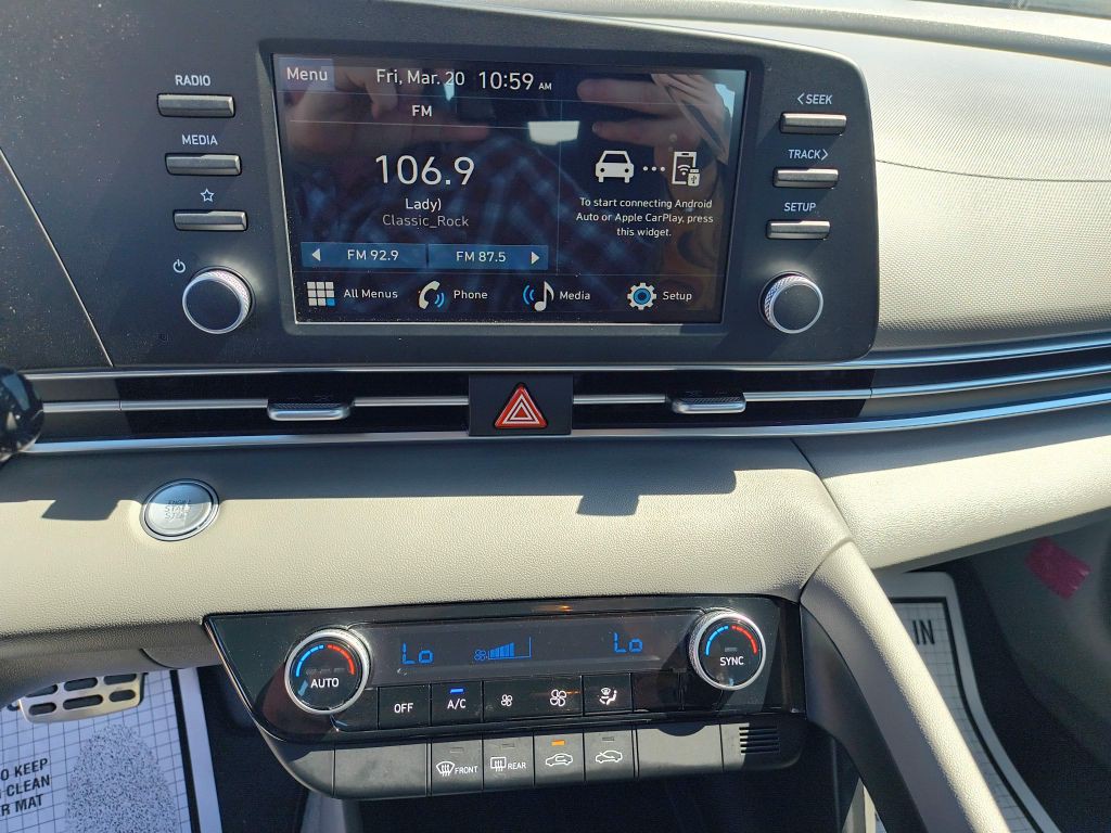 2025 Hyundai Elantra Image 18