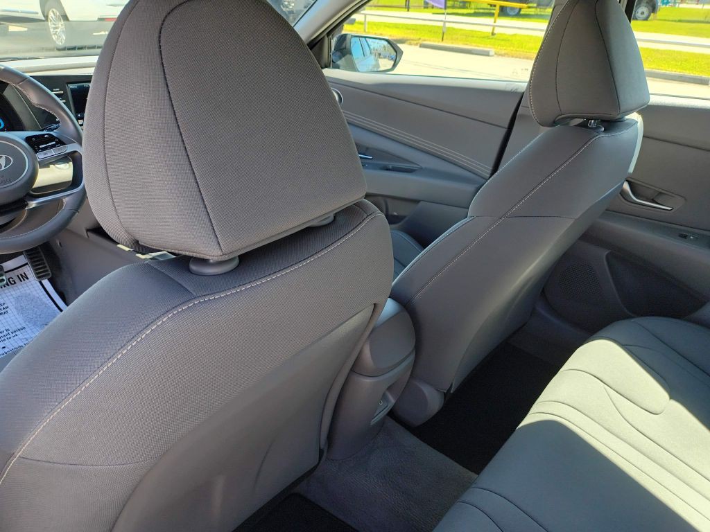 2025 Hyundai Elantra Image 22