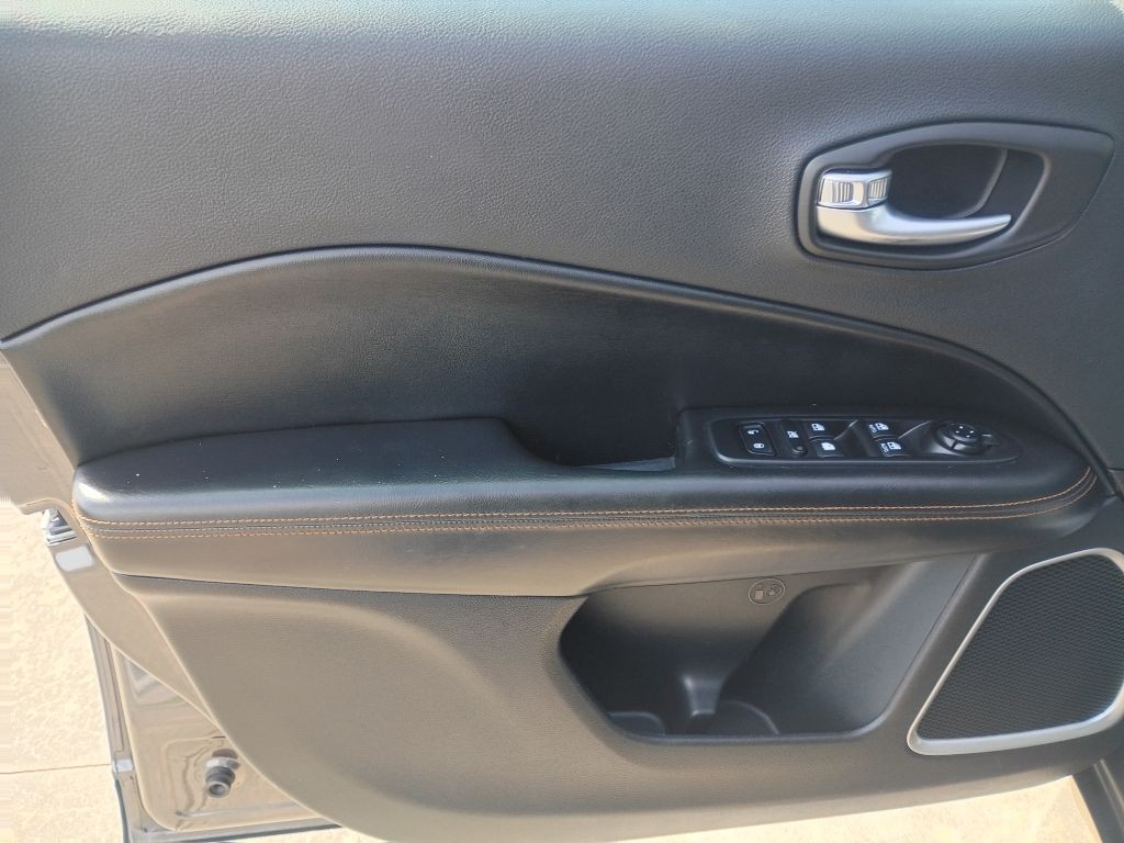 2018 Jeep Compass Image 18