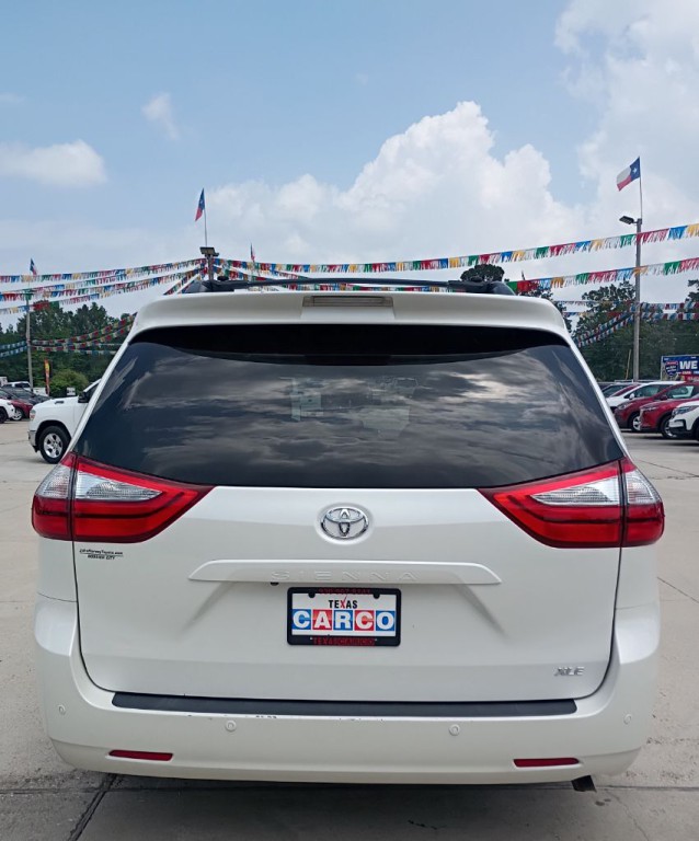 2016 Toyota Sienna Image 4