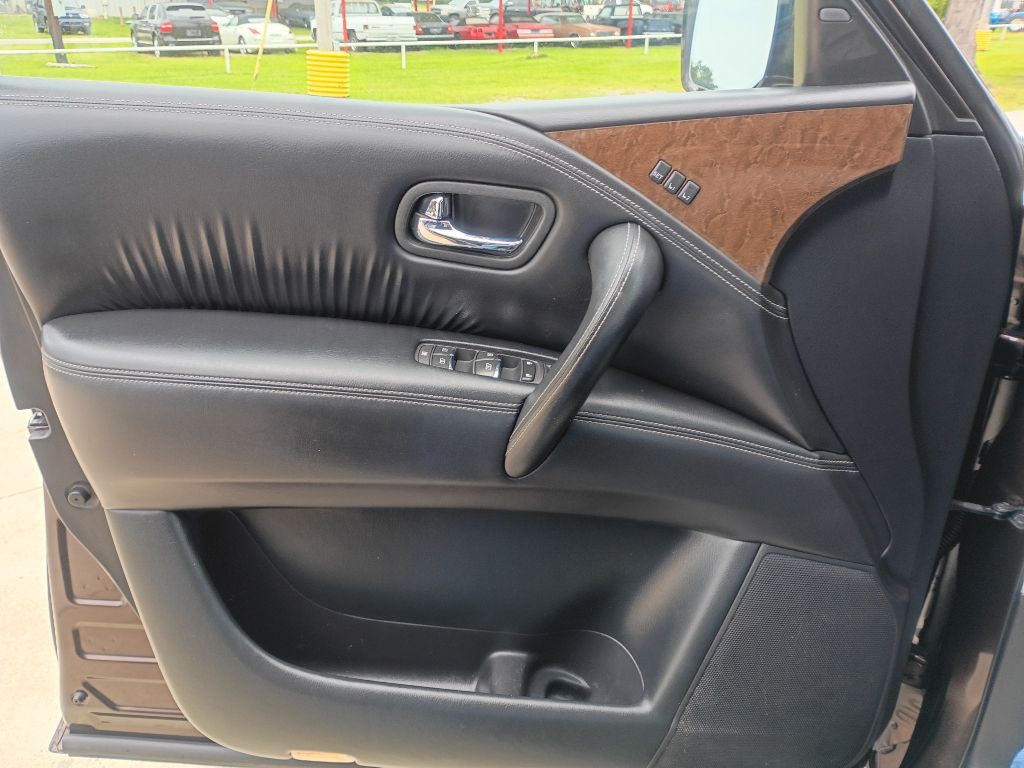 2017 INFINITI QX80 Image 6