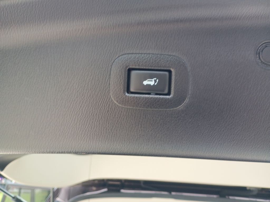 2017 INFINITI QX80 Image 18