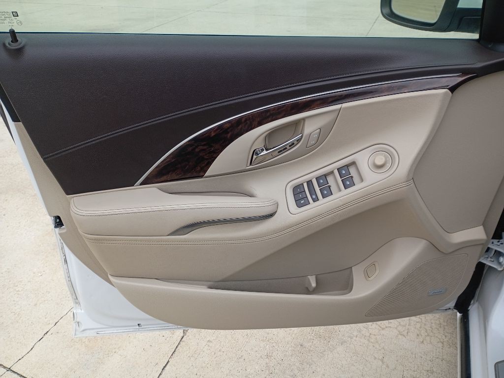 2015 Buick Lacrosse Image 6