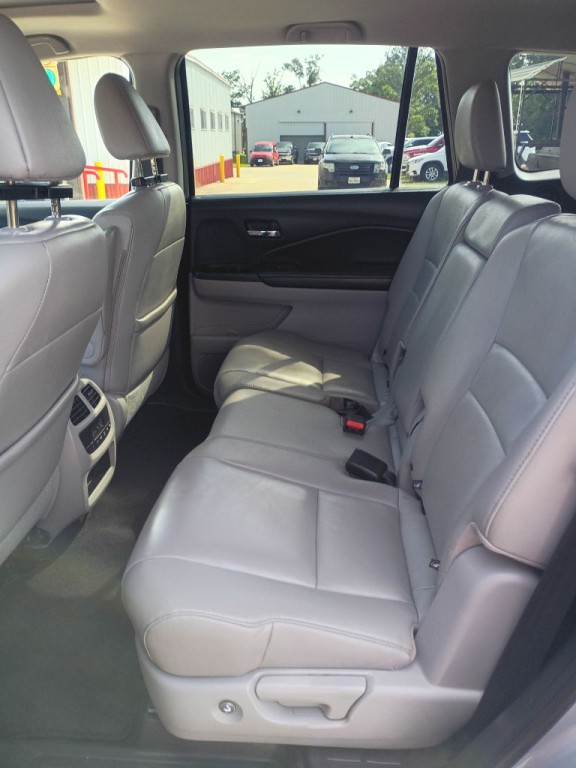 2017 Honda Pilot Image 14