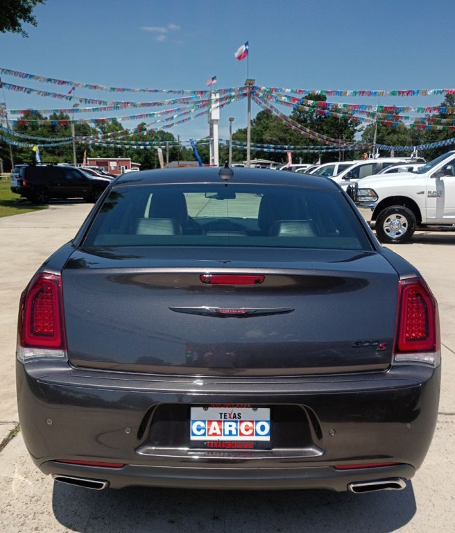 2022 Chrysler 300 Image 3