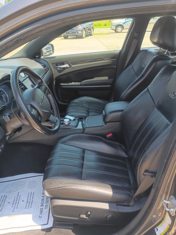 2022 Chrysler 300 Image 7
