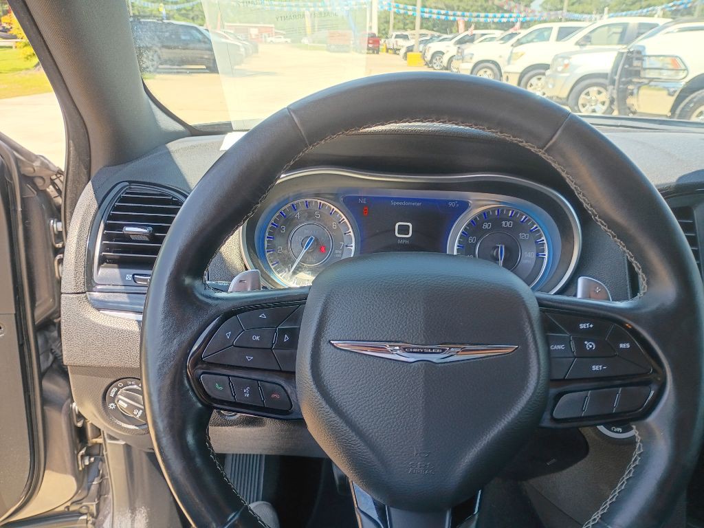 2022 Chrysler 300 Image 8