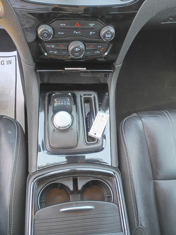 2022 Chrysler 300 Image 10