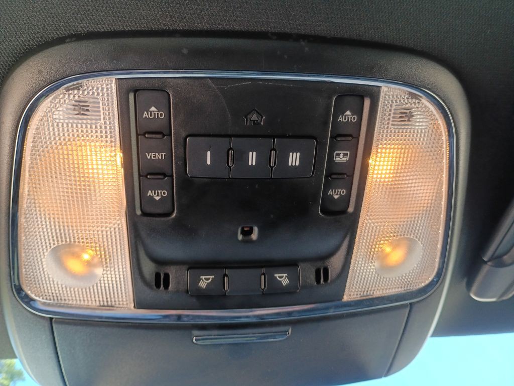 2022 Chrysler 300 Image 11