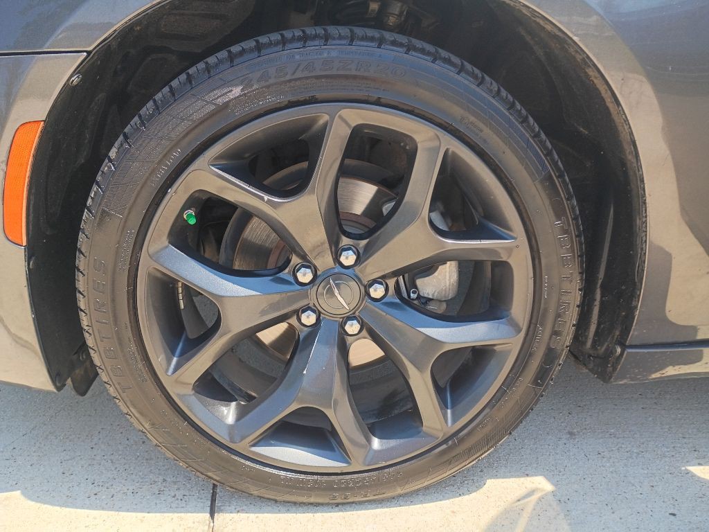 2022 Chrysler 300 Image 16