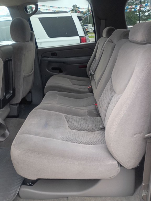 2006 Chevrolet Suburban Image 11