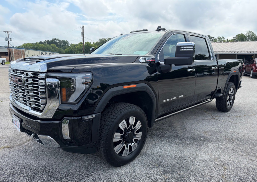 2026 GMC Sierra Image 2