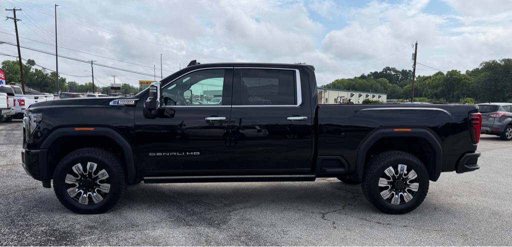 2026 GMC Sierra Image 3