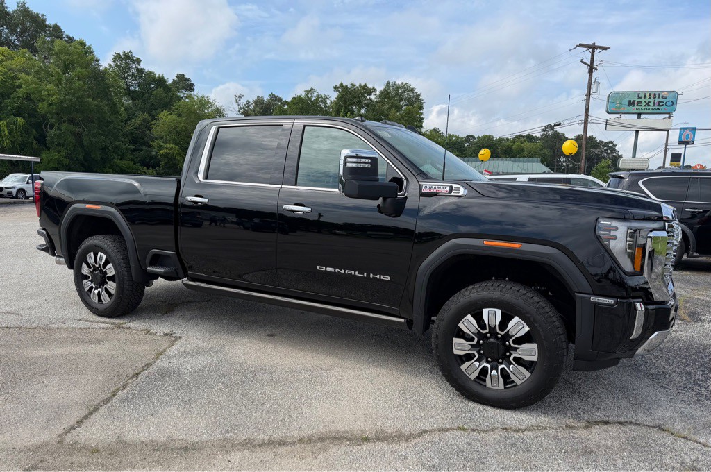 2026 GMC Sierra Image 8
