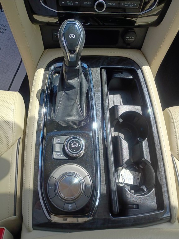 2020 INFINITI QX80 Image 9