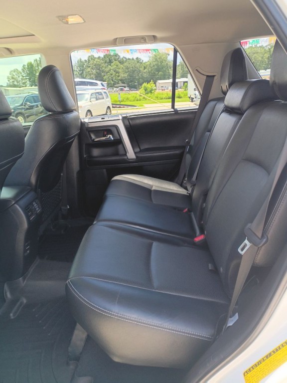 2016 Toyota 4Runner Image 13