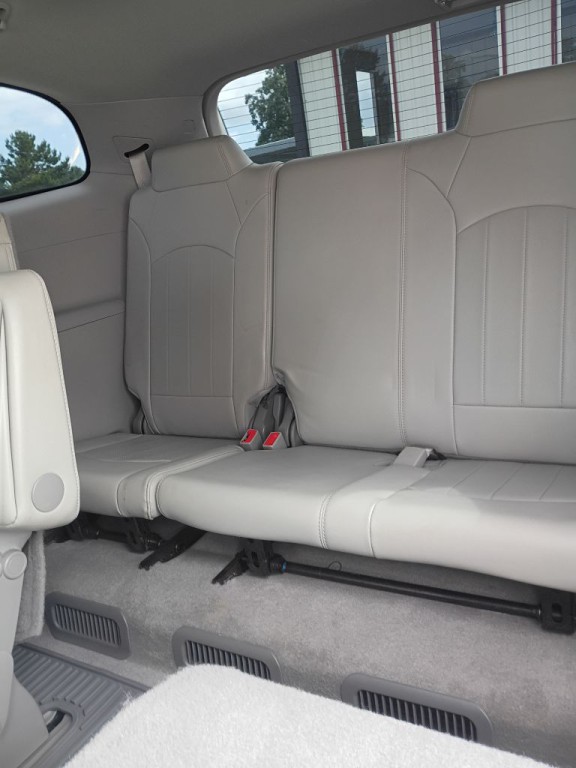 2017 Buick Enclave Image 16