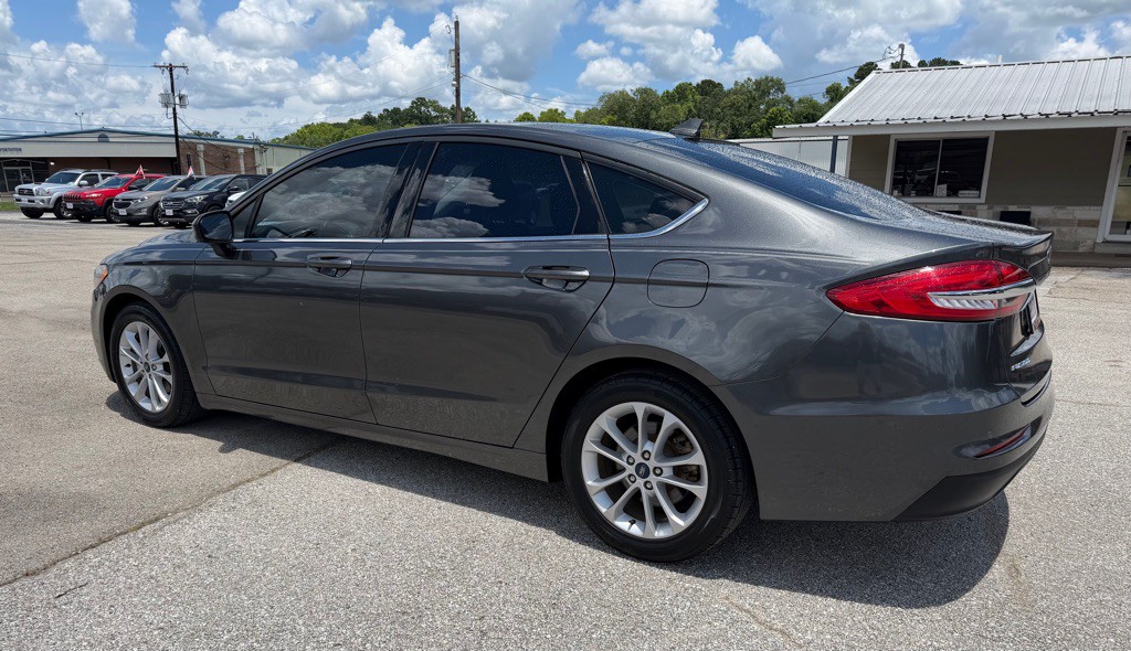 2020 Ford Fusion Image 3