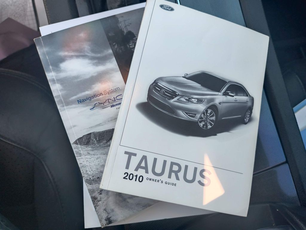 2010 Ford Taurus Image 28