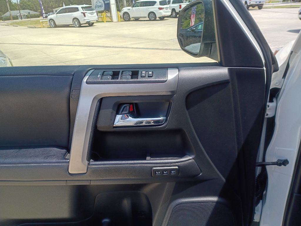 2020 Toyota 4Runner Image 6