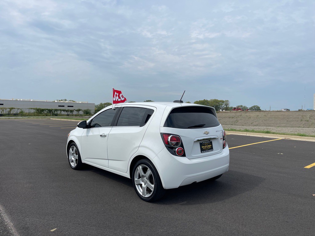 2015 Chevrolet Sonic Image 3