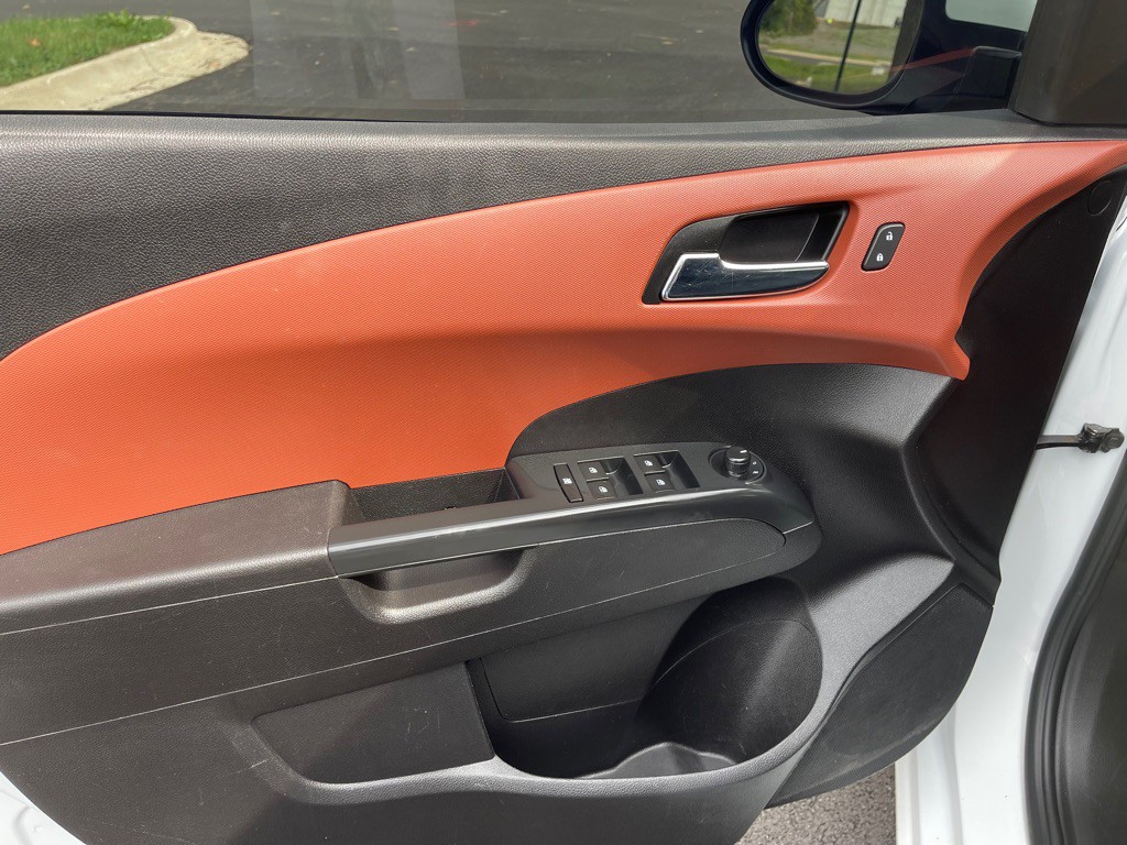 2015 Chevrolet Sonic Image 14