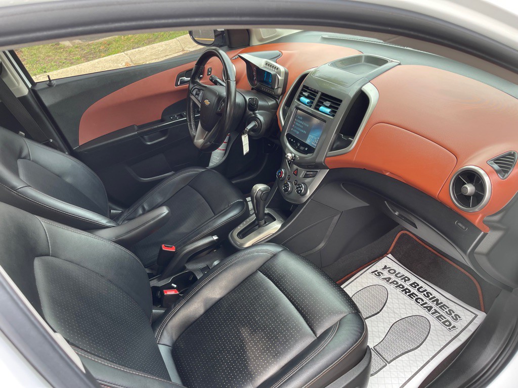 2015 Chevrolet Sonic Image 16