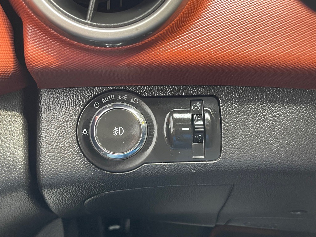 2015 Chevrolet Sonic Image 21