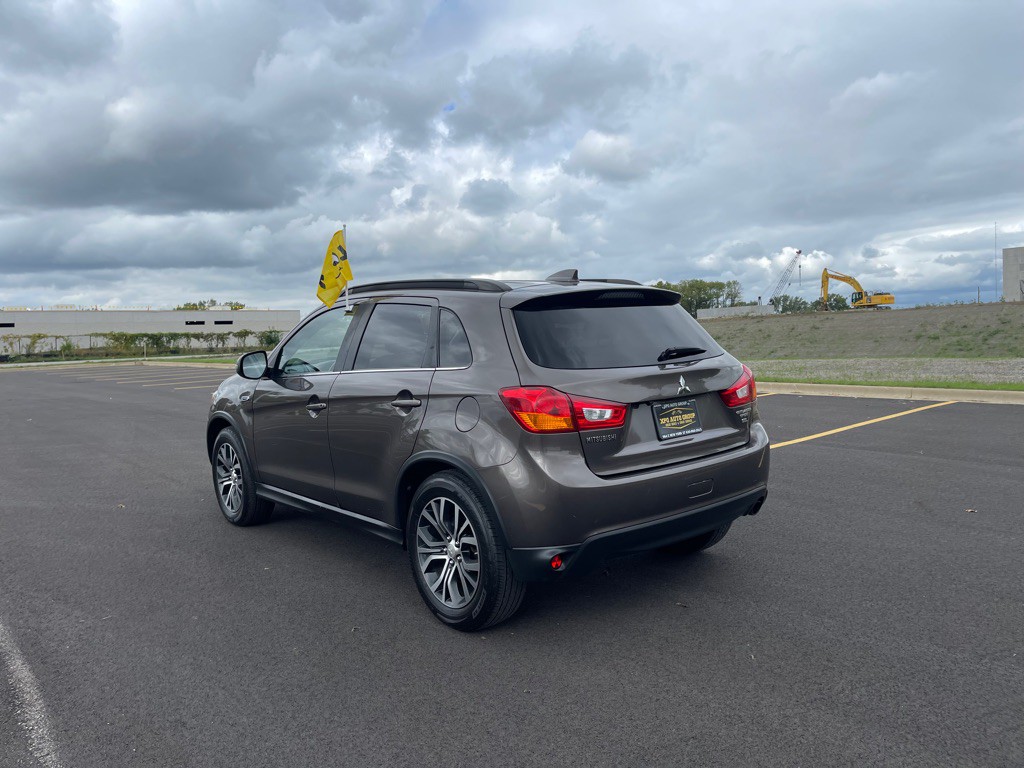 2017 Mitsubishi Outlander Image 3