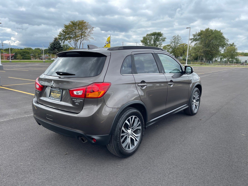 2017 Mitsubishi Outlander Image 5