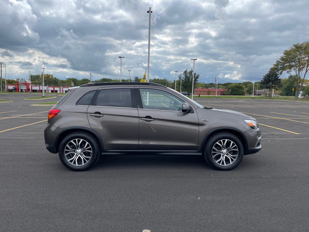 2017 Mitsubishi Outlander Image 6