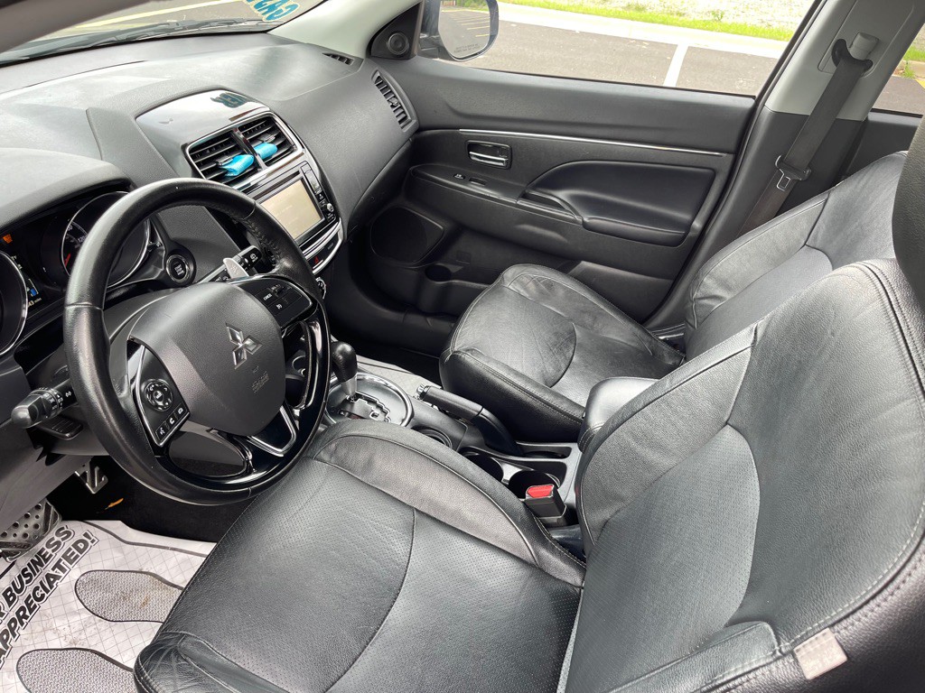 2017 Mitsubishi Outlander Image 9