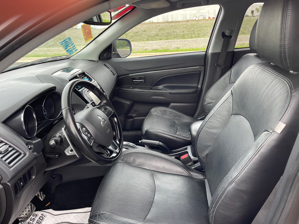 2017 Mitsubishi Outlander Image 10