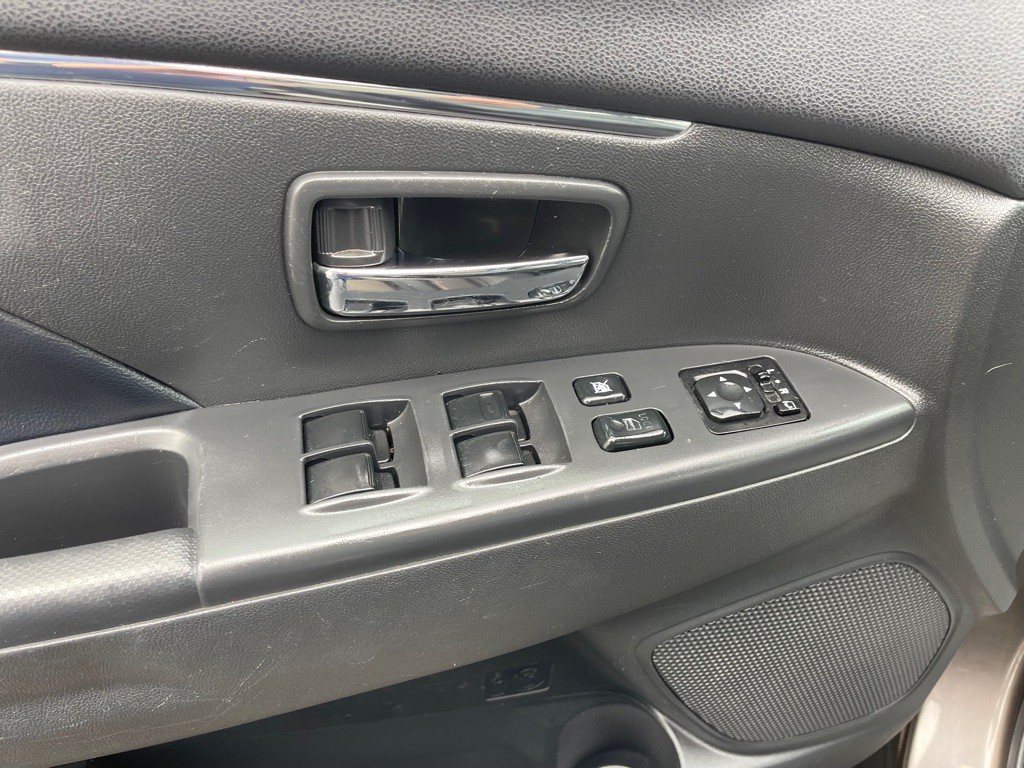 2017 Mitsubishi Outlander Image 11