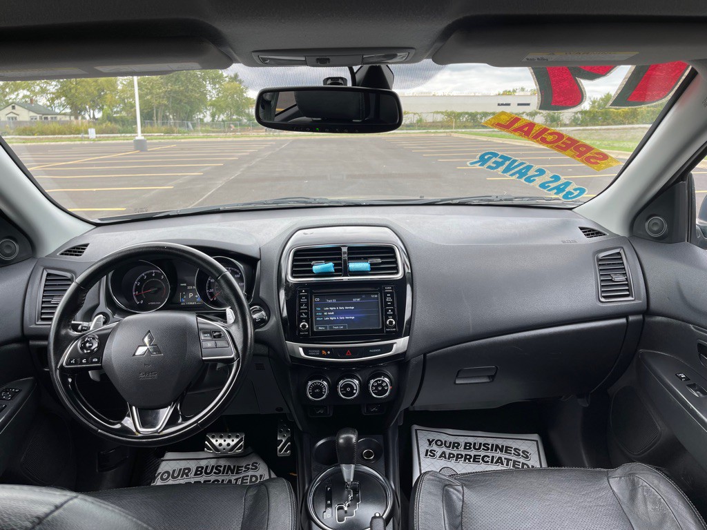 2017 Mitsubishi Outlander Image 17