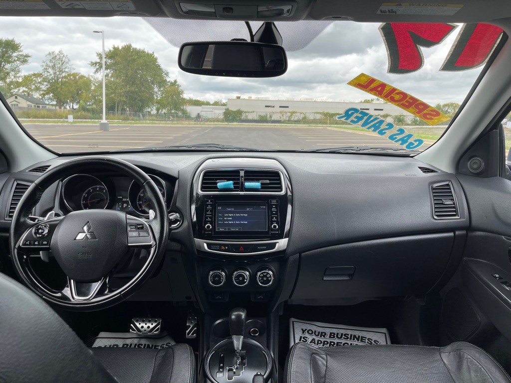 2017 Mitsubishi Outlander Image 18