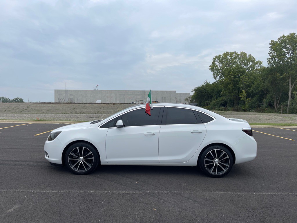 2017 Buick Verano Image 2