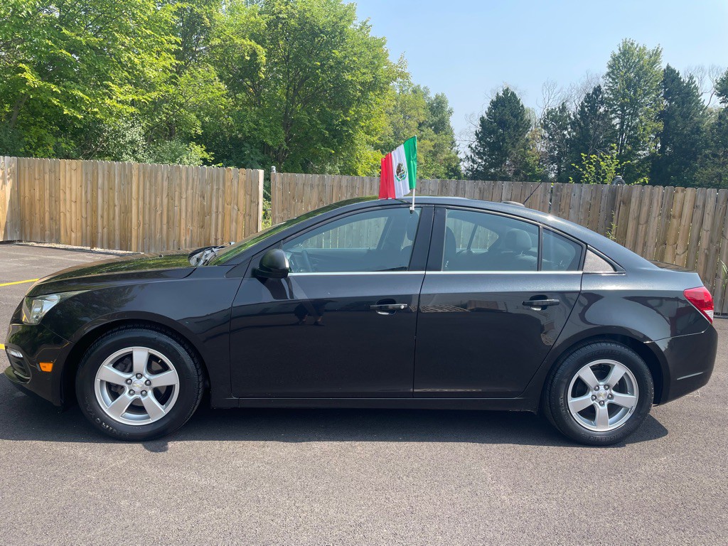 2016 Chevrolet Cruze Image 2