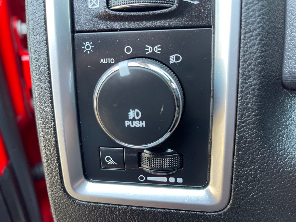 2014 RAM 1500 Image 14