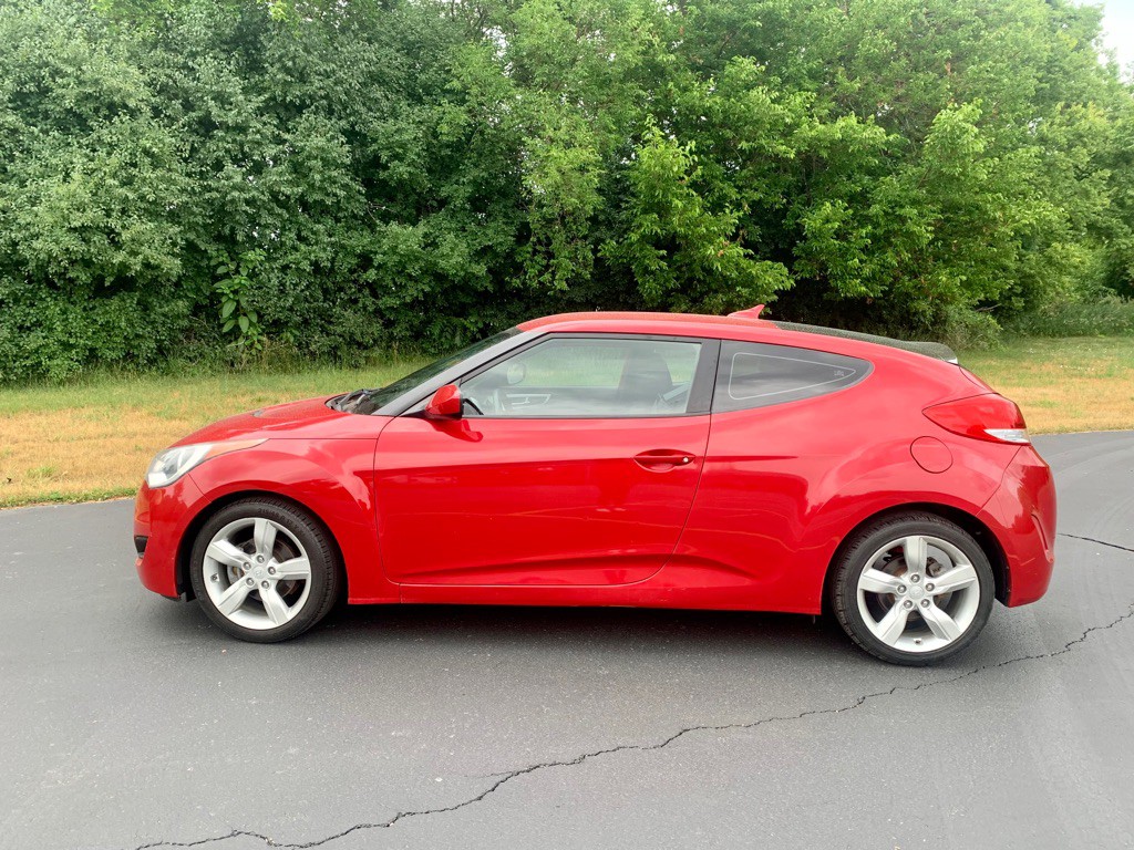 2015 Hyundai Veloster Image 2