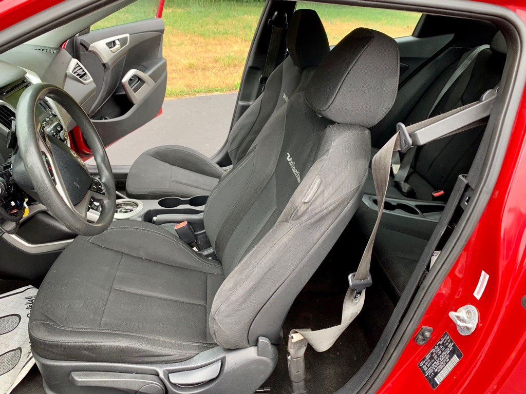 2015 Hyundai Veloster Image 9