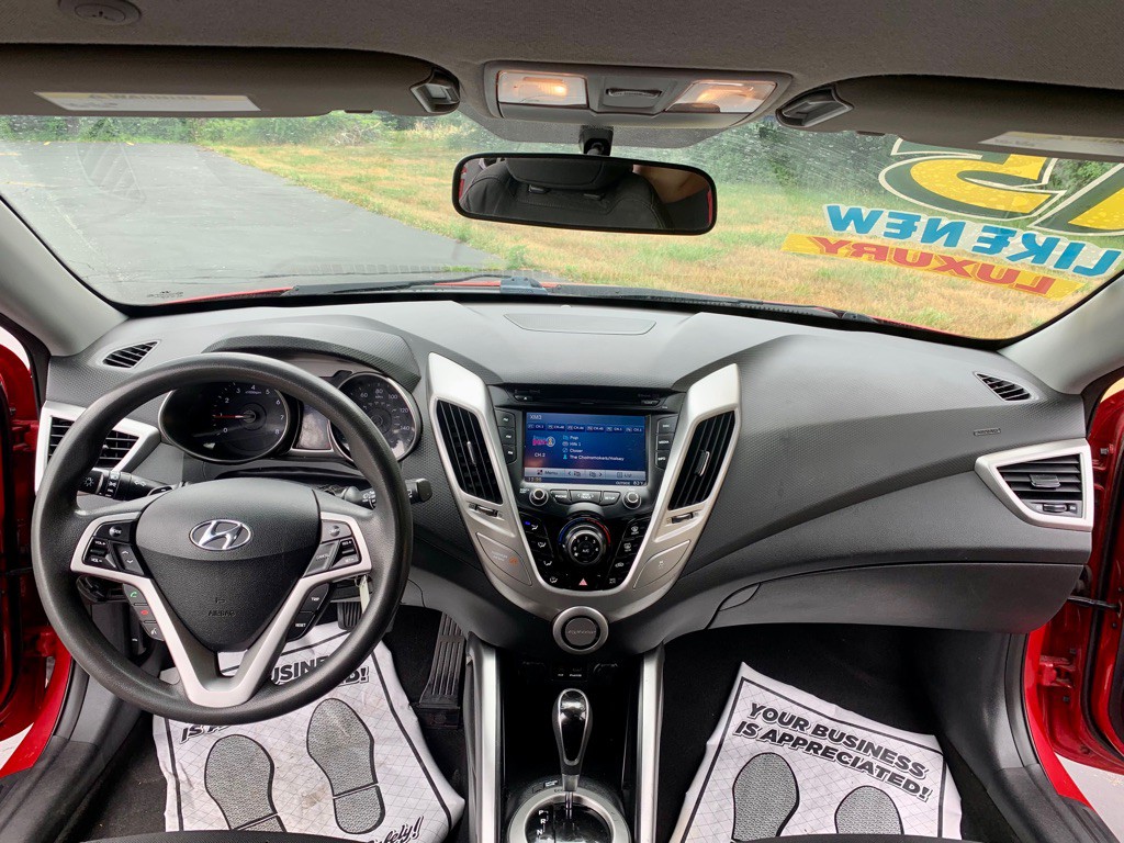 2015 Hyundai Veloster Image 11